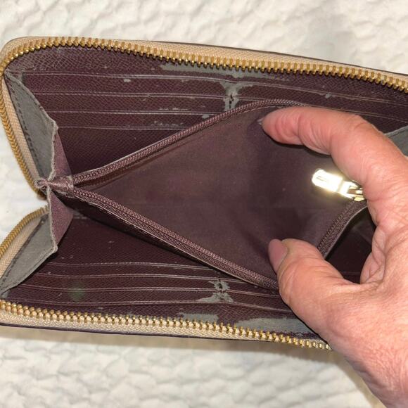 Coach Zippy Beige Patent Leather Wallet - Picture 4 of 5